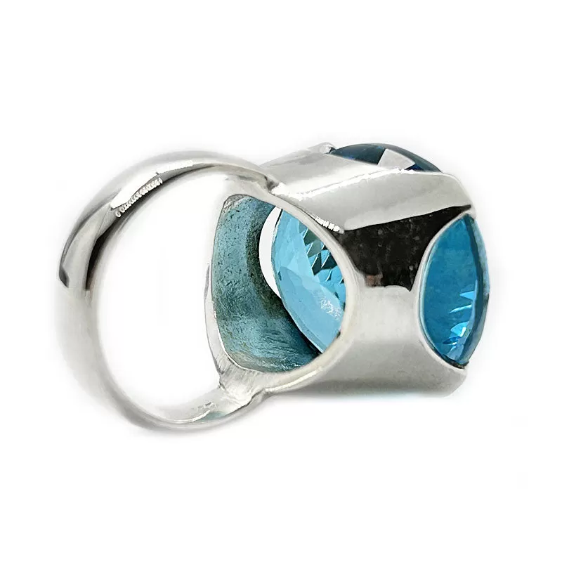 Nila Oval Swiss Blue Topaz Ring