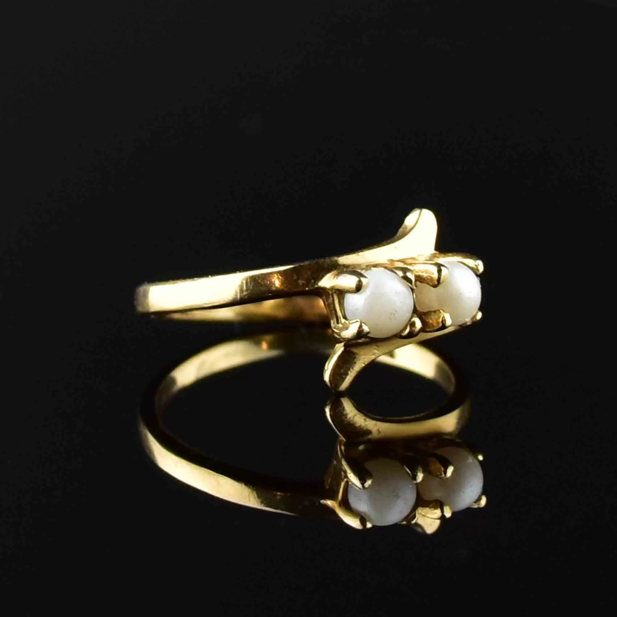 Vintage 10K Gold Pearl Crossover Ring