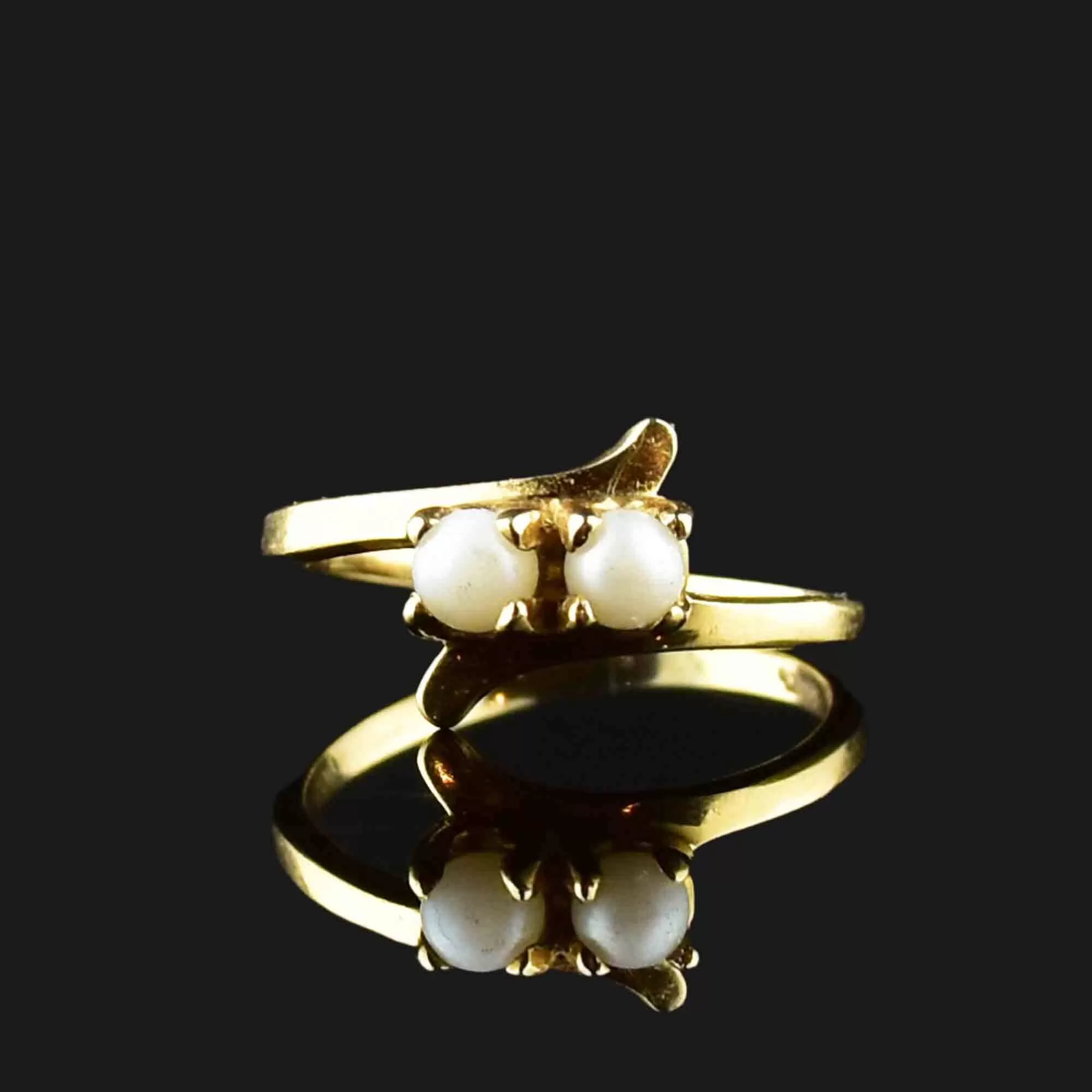 Vintage 10K Gold Pearl Crossover Ring