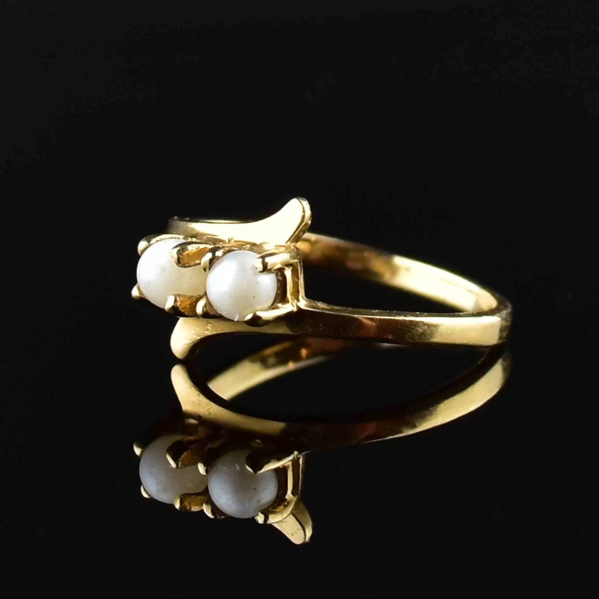 Vintage 10K Gold Pearl Crossover Ring