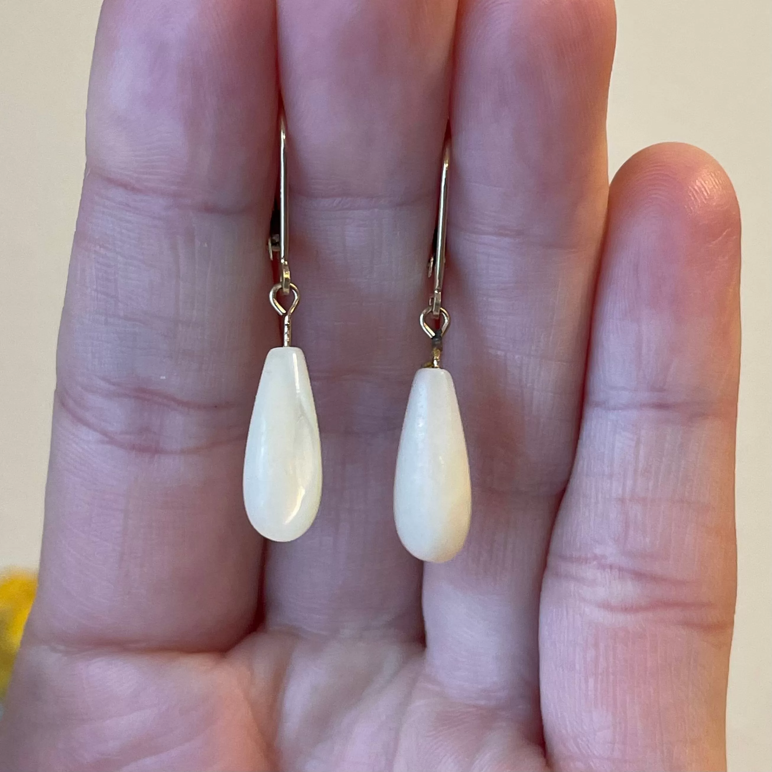 Vintage 14K Gold Mother of Pearl Drop Earrings