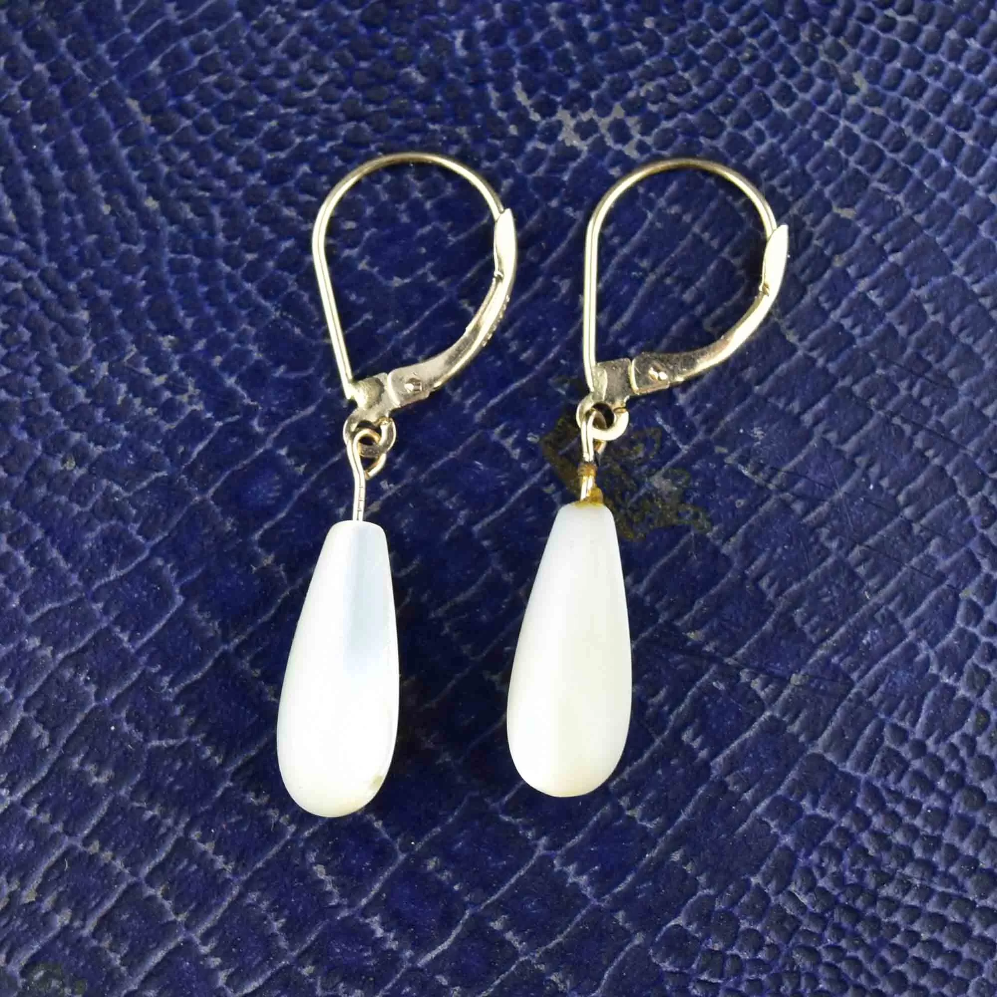 Vintage 14K Gold Mother of Pearl Drop Earrings